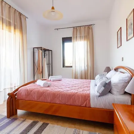 Alonia Summerhouse In Fanes Дом отдыха *