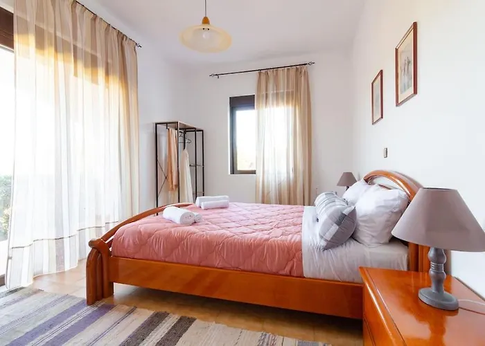 Alonia Summerhouse In Fanes بيت للعطل *