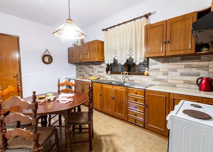 Alonia Summerhouse In Fanes *